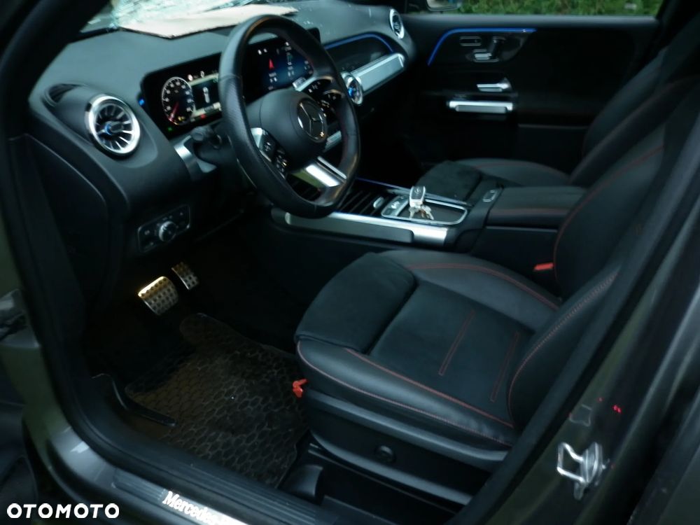 Mercedes-Benz GLB - 14