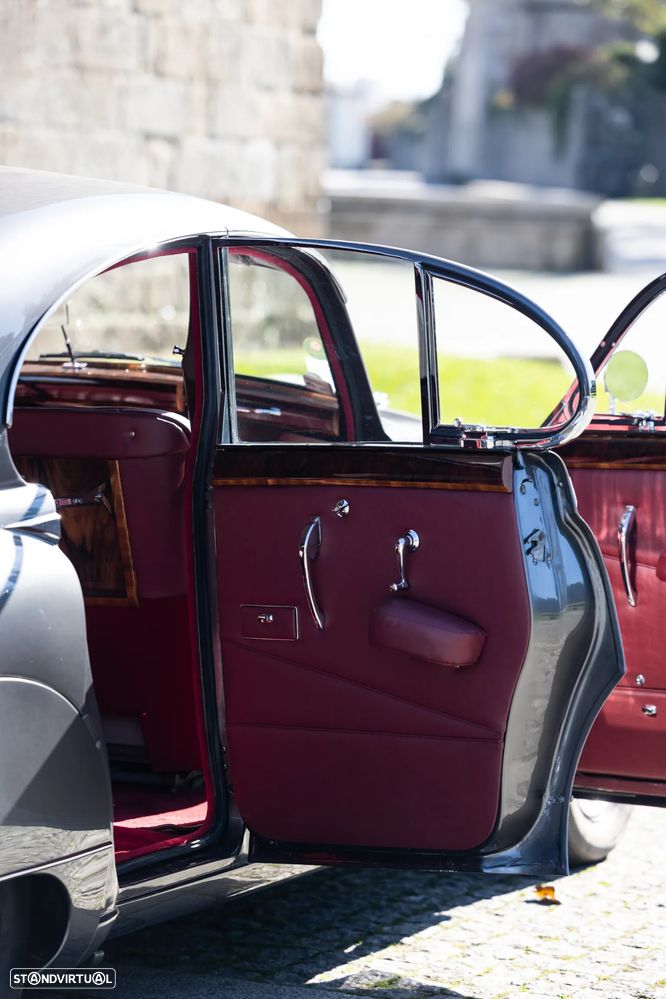 Jaguar MK IX - 3