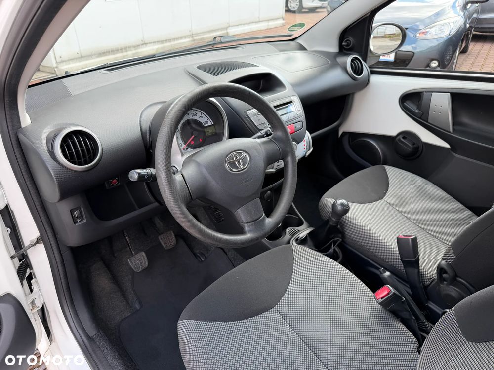 Toyota Aygo Cool - 13