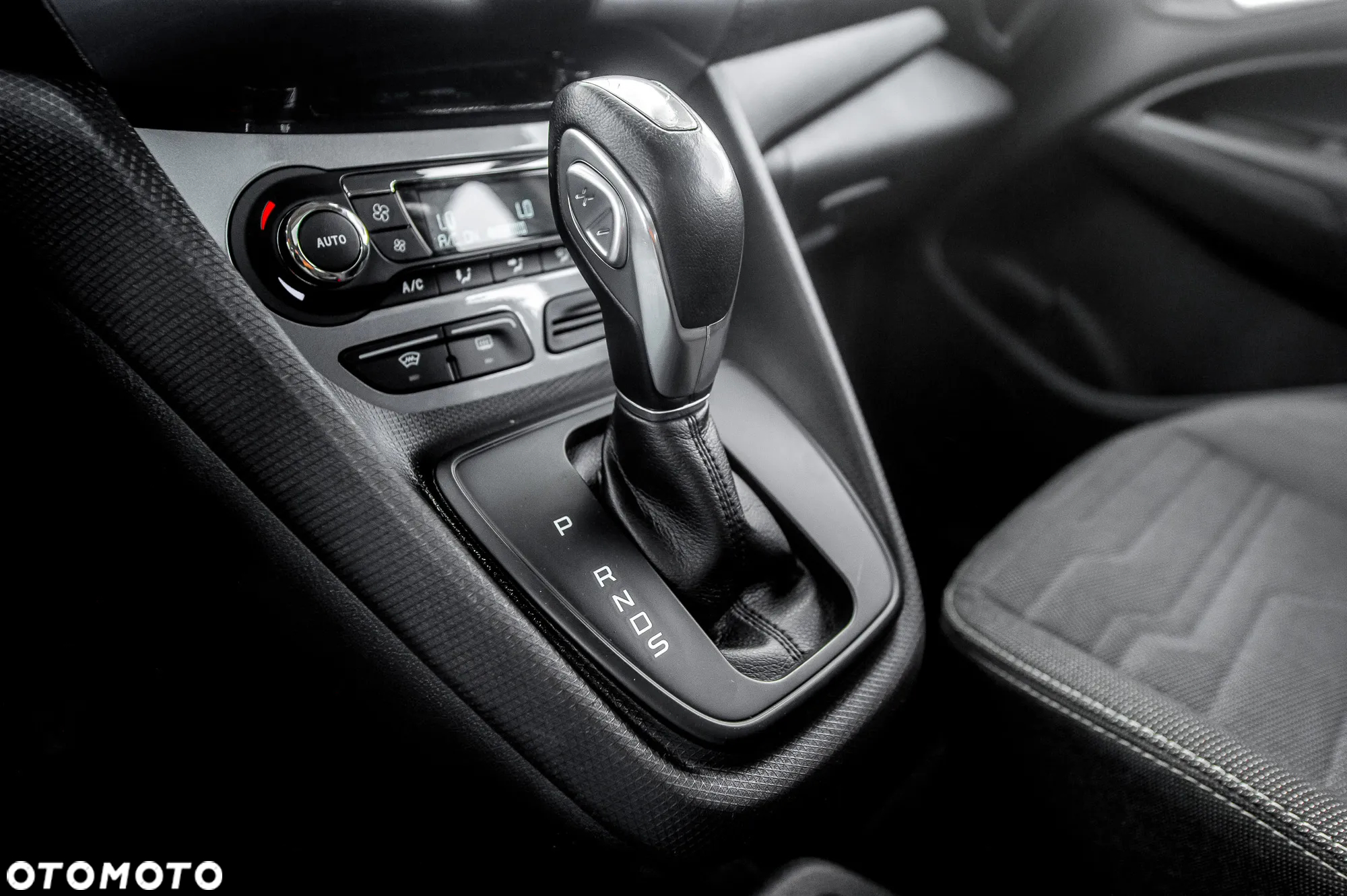 Ford Tourneo Connect Grand - 38