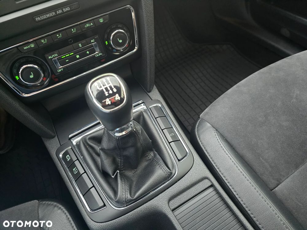 Skoda Superb 2.0 TDI 4x4 Elegance - 32