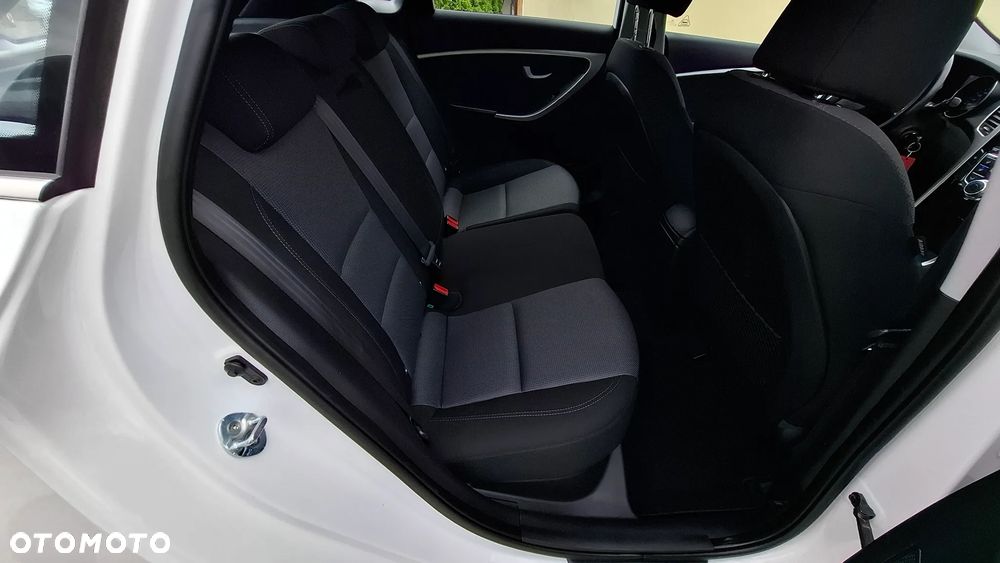 Hyundai i30 blue 1.4 YES Silver - 29