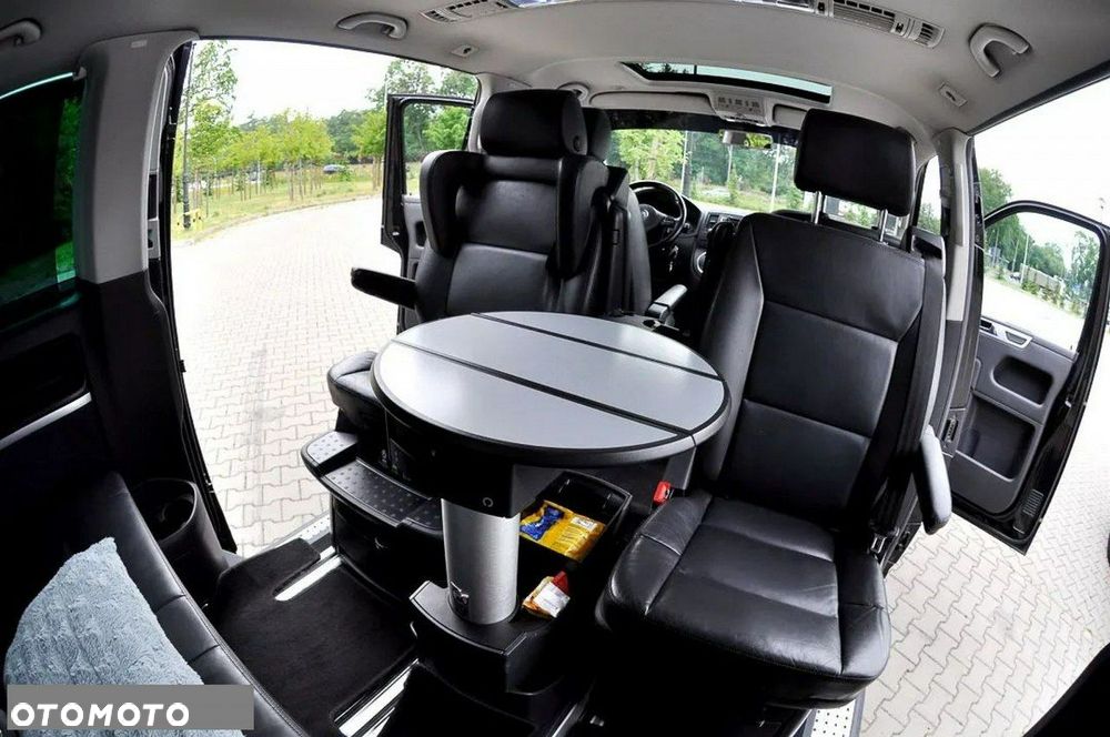 Volkswagen Multivan - 12