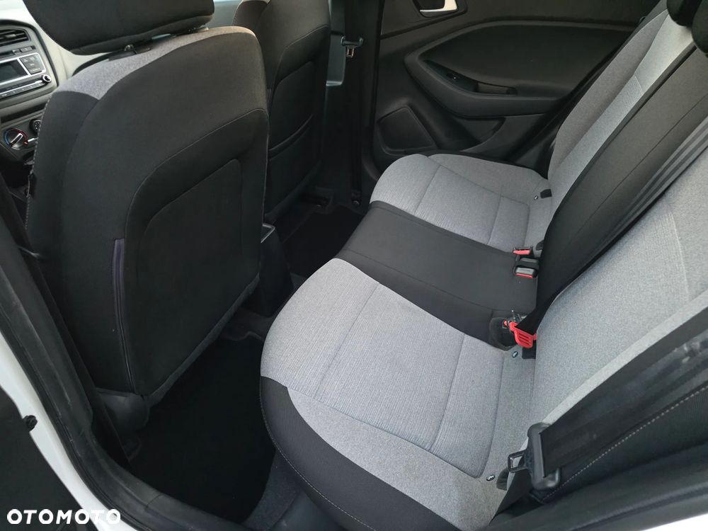 Hyundai i20 1.2 Trend - 8