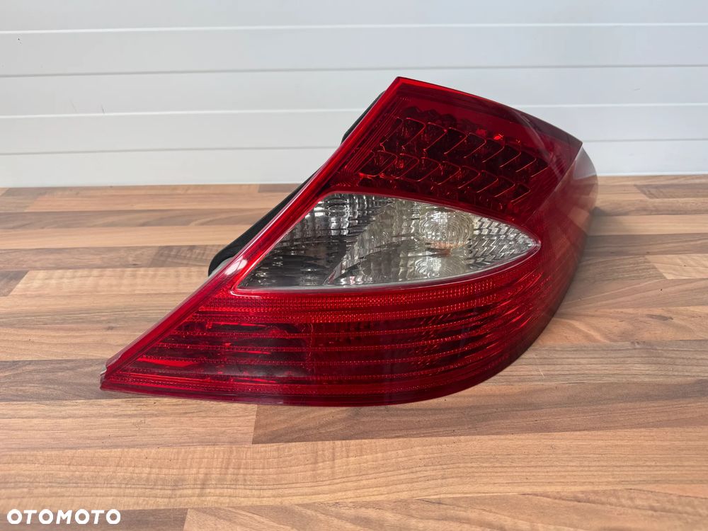 LAMPA TYLNA PRAWA MERCEDES CLS W219 A2198200264 - 5