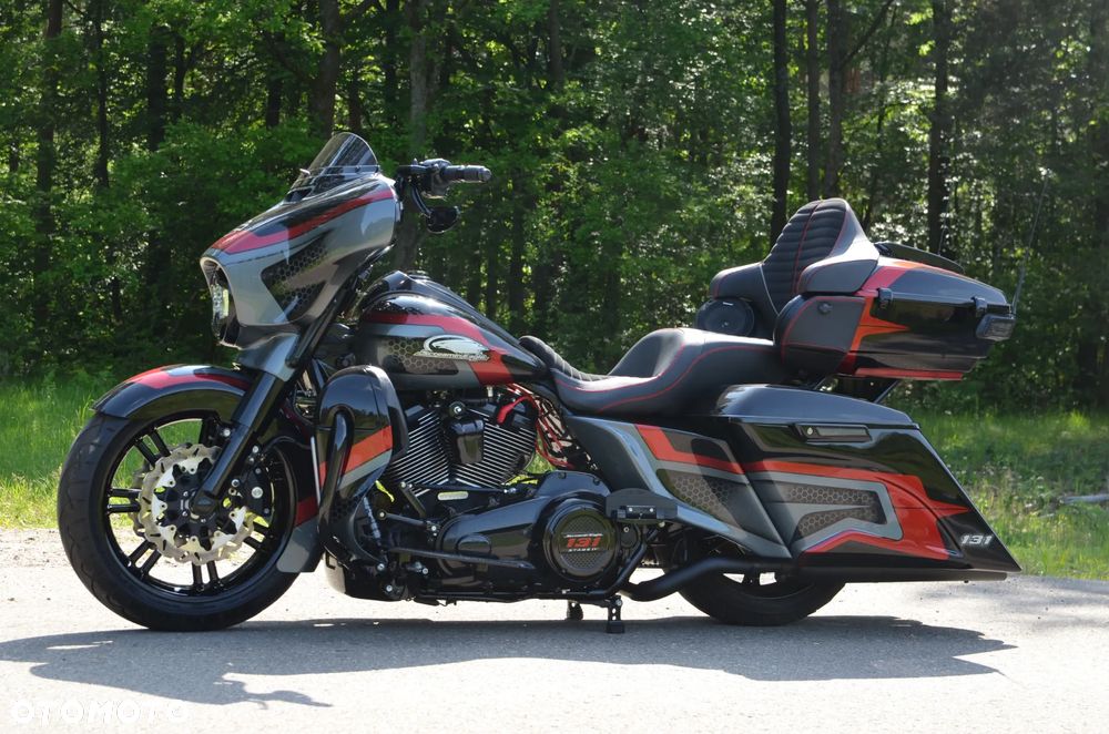 Harley-Davidson Touring Street Glide - 32