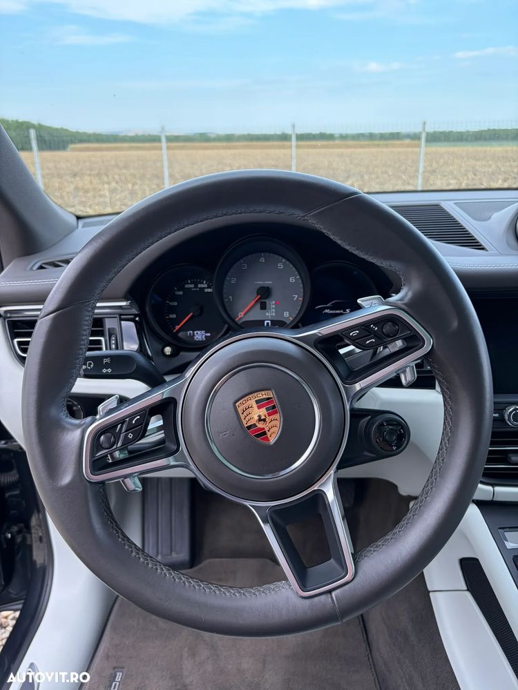 Porsche Macan - 24
