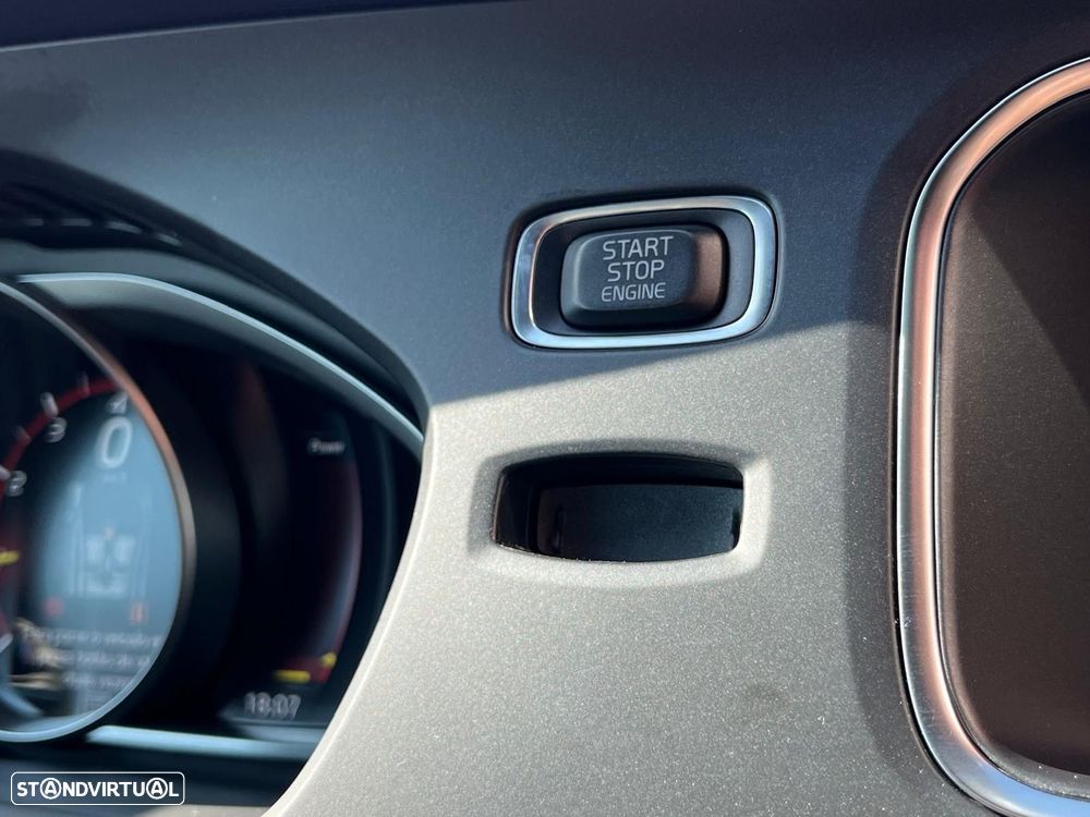 Volvo V40 Cross Country 1.5 T3 Summum Geartronic - 29