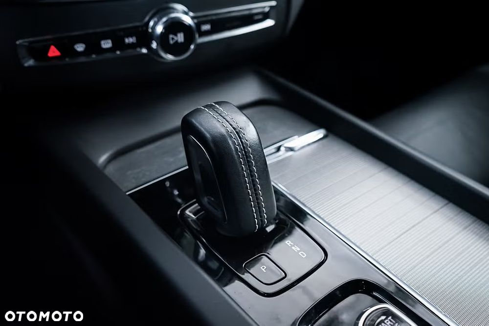 Volvo XC 60 T8 AWD Recharge Geartronic RDesign - 24