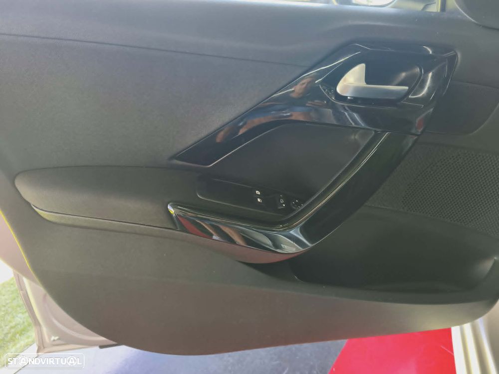 Peugeot 208 1.6 BlueHDi Style - 19