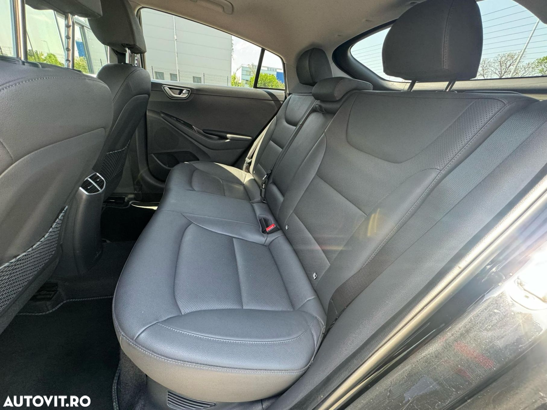 Hyundai IONIQ - 17
