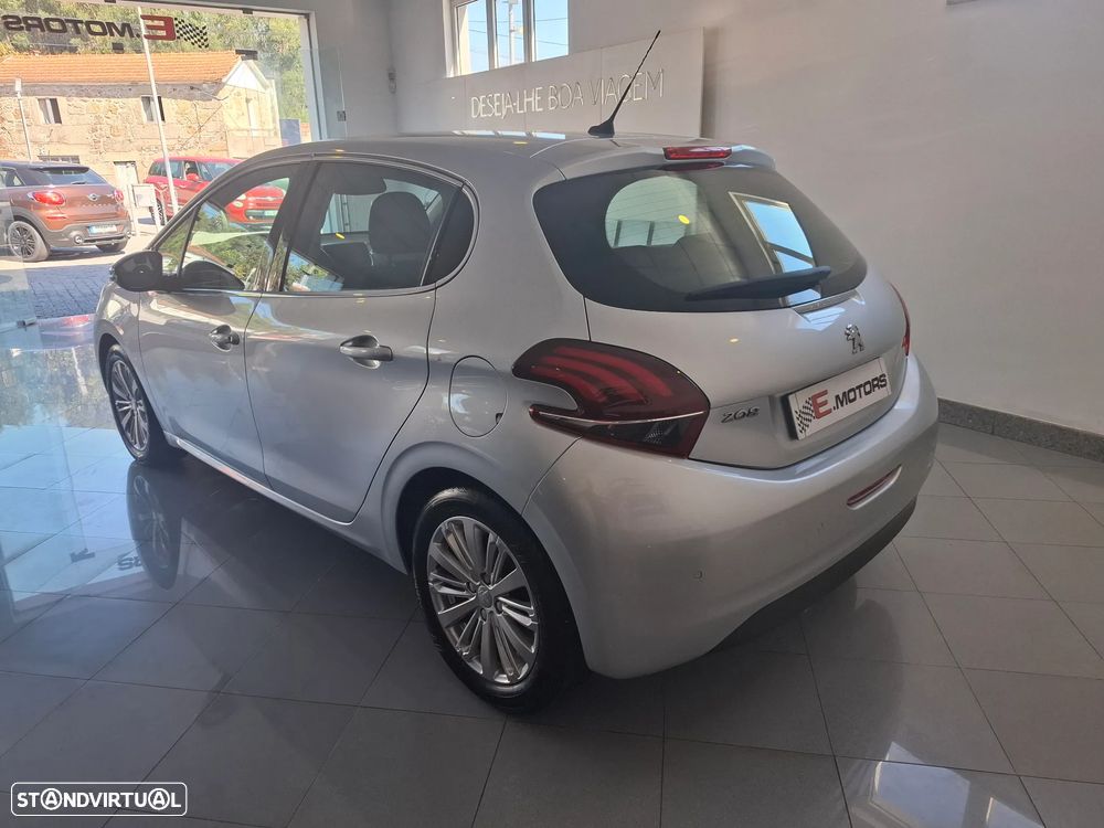 Peugeot 208 1.2 PureTech Allure - 5