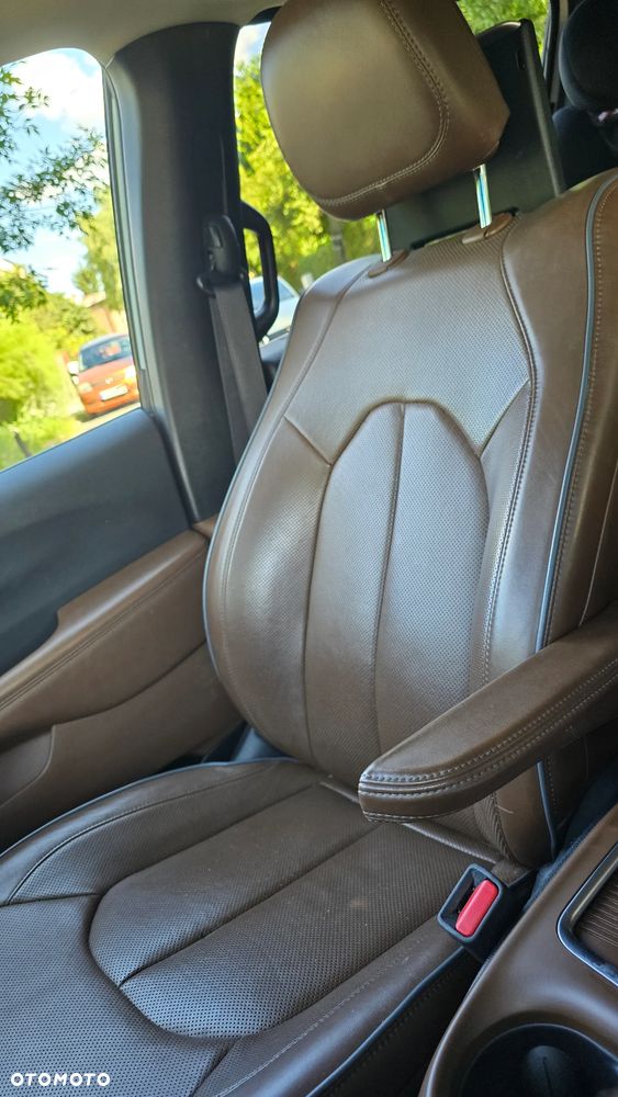 Chrysler Pacifica - 23