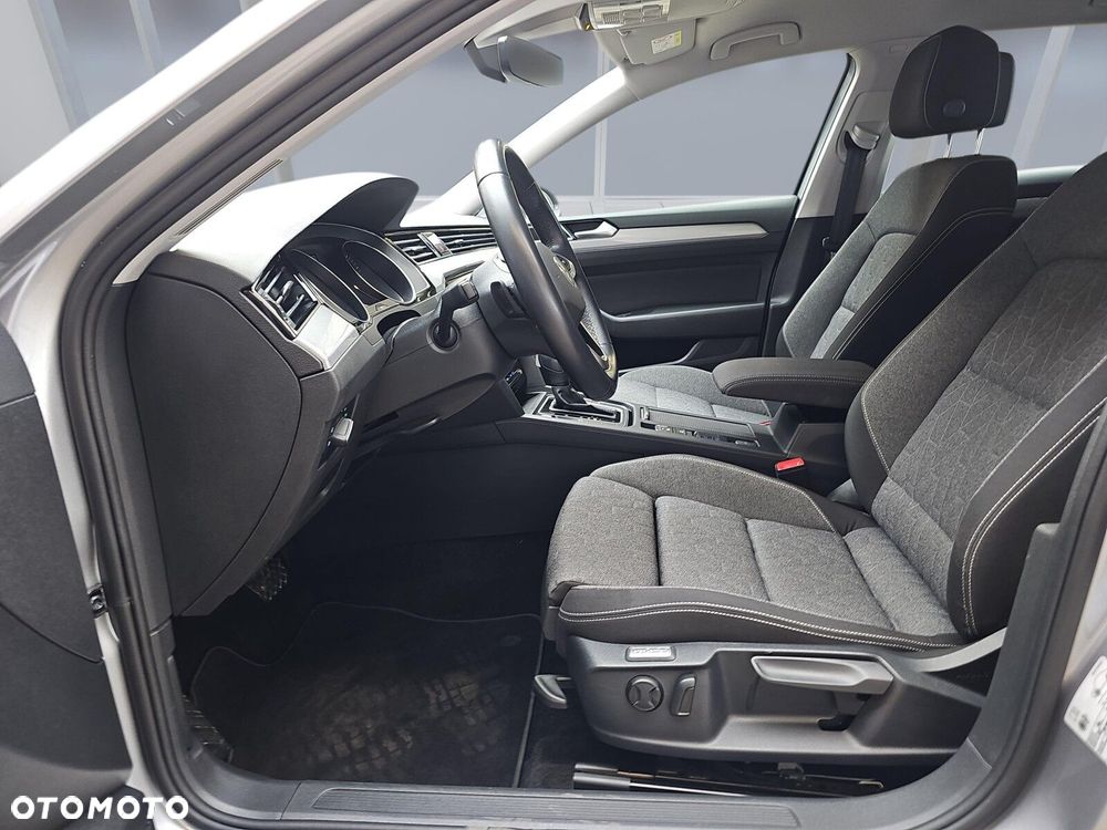 Volkswagen Passat Variant 2.0 TDI EVO Business DSG - 9