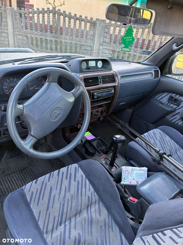 Toyota Land Cruiser - 2