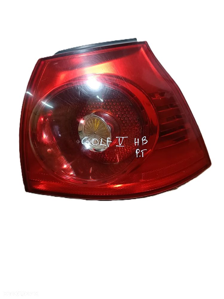VOLKSWAGEN GOLF V 03-09 r. LAMPA PRAWY TYŁ PRAWA TYLNA W BŁOTNIK EU + - 1