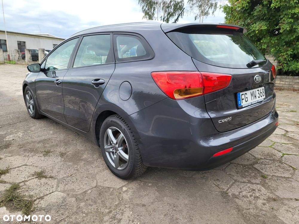 Kia Ceed - 4