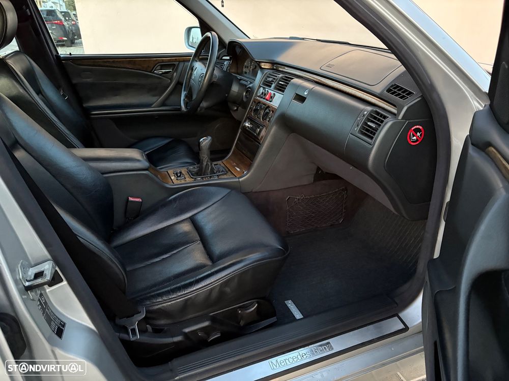 Mercedes-Benz E 240 Classic - 12