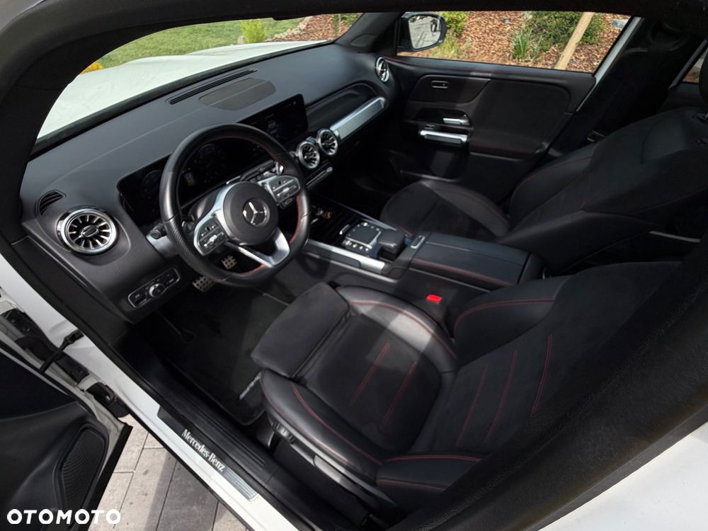 Mercedes-Benz GLB 200 4-Matic AMG Line 8G-DCT - 26