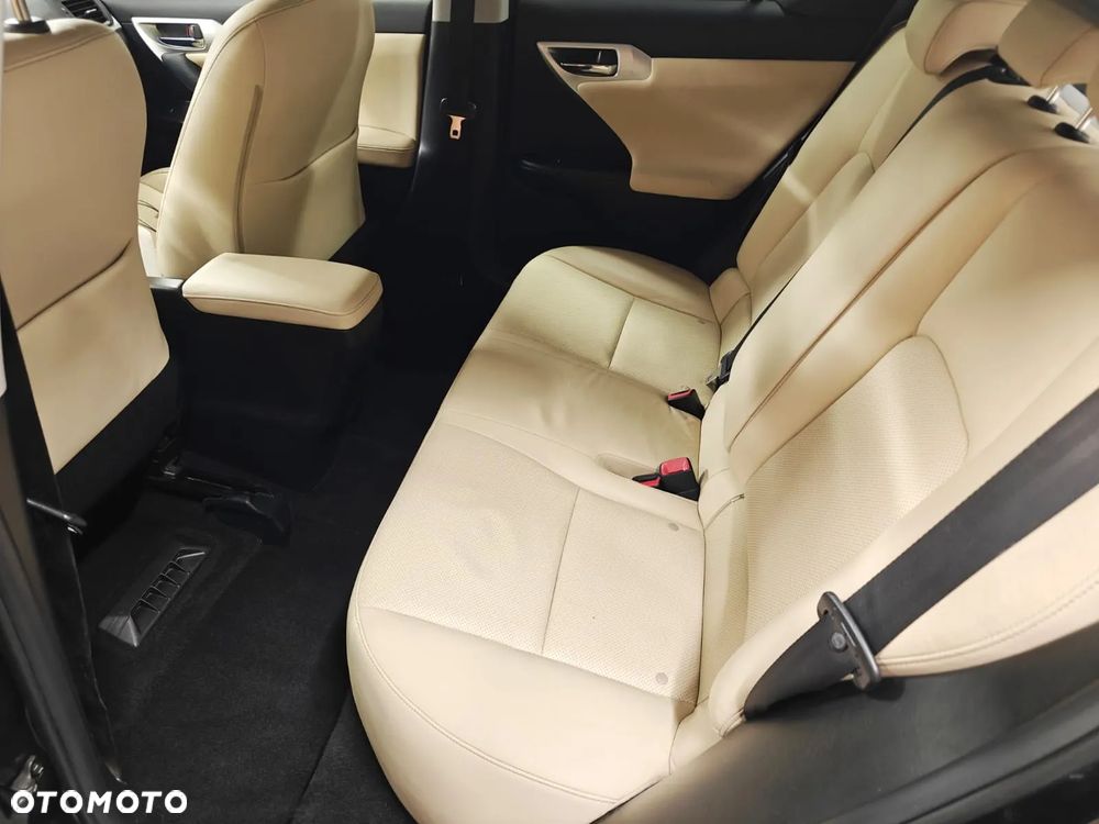 Lexus CT 200h Dynamic Line - 12