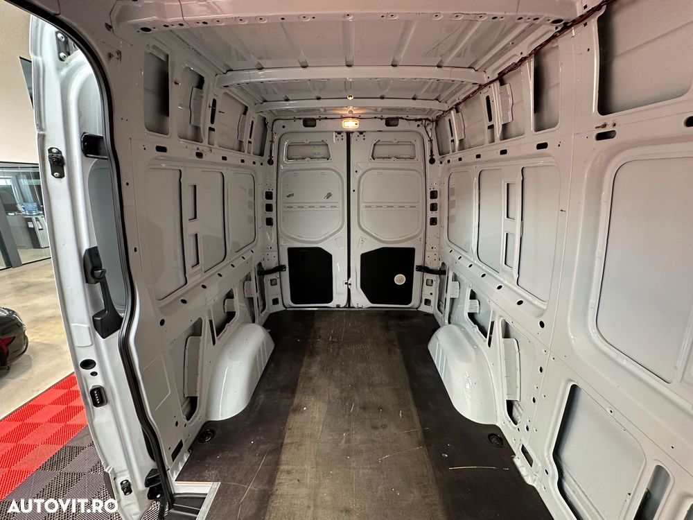 Mercedes-Benz Sprinter - 39