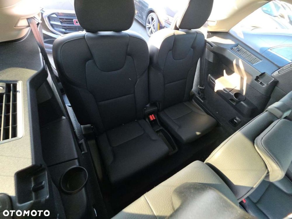 Volvo XC 90 - 21