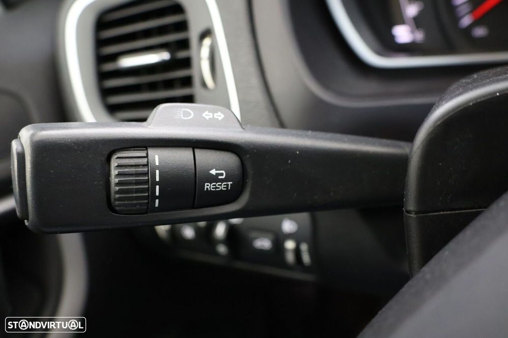 Volvo V40 Cross Country 2.0 D3 Plus - 13