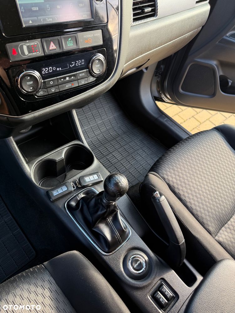 Mitsubishi Outlander 2.2 DI-D 4WD Intense - 30