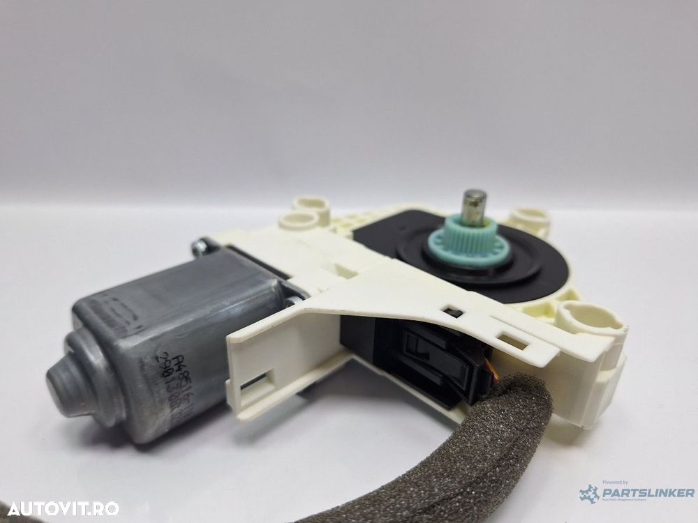 Motoras macara dreapta spate SKODA SUPERB II Estate 3T5 2009 - 2015 TDI CBBB, CFGB 8K0959812A - 2