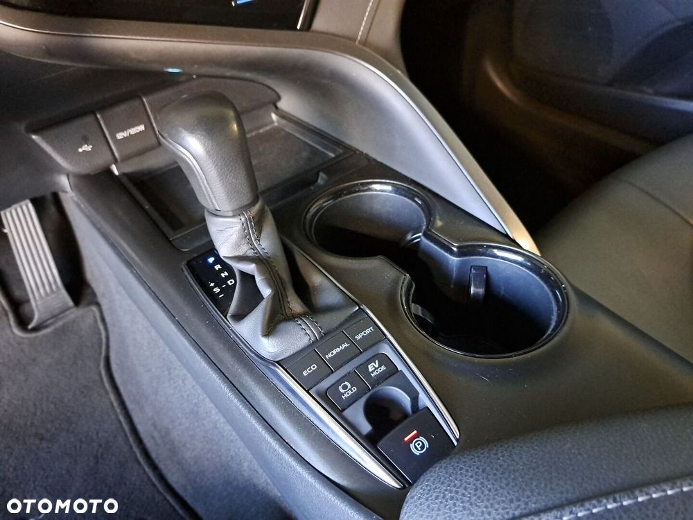 Toyota Camry 2.5 Hybrid Prestige CVT - 28