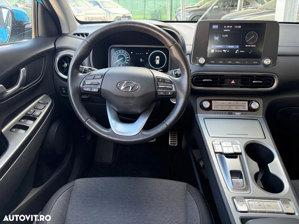 Hyundai KONA Select - 22