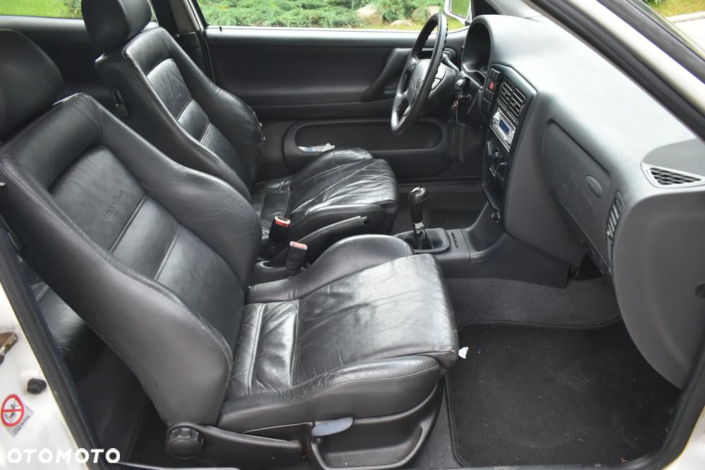 Volkswagen Polo 16V - 8