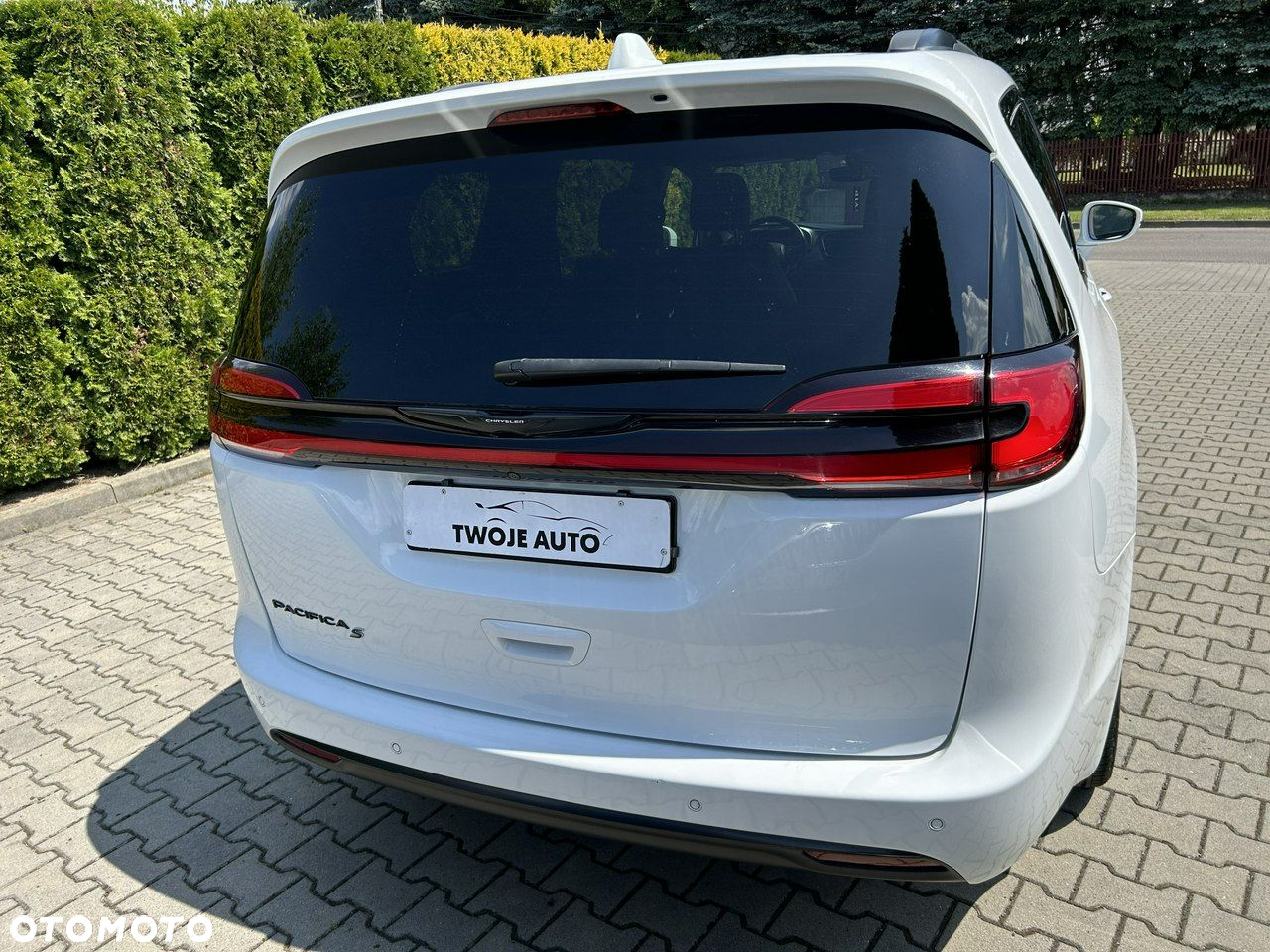 Chrysler Pacifica - 13