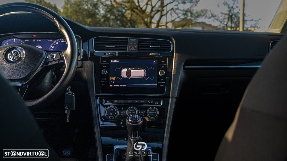 VW Golf Variant 2.0 TDi R-Line - 26