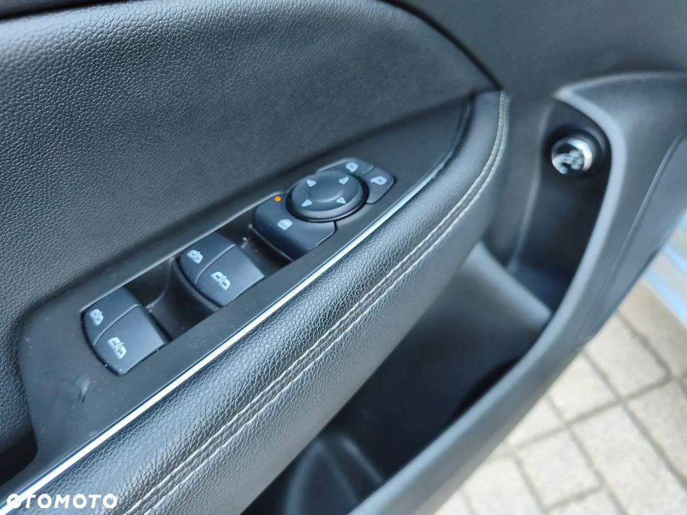 Opel Insignia - 25