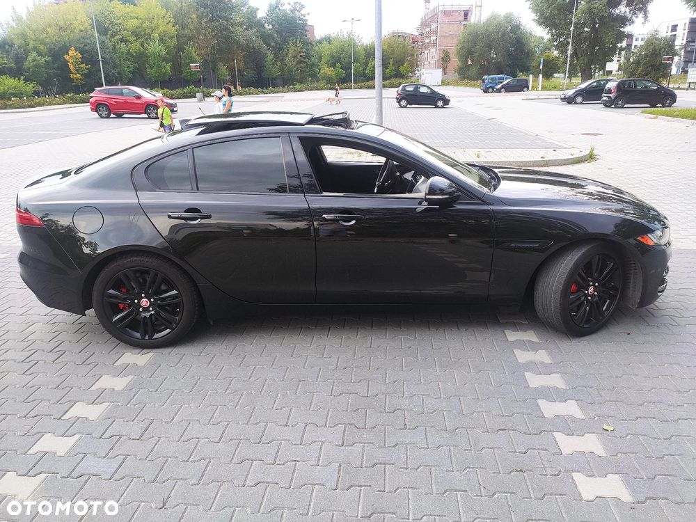 Jaguar XE P250 S - 9