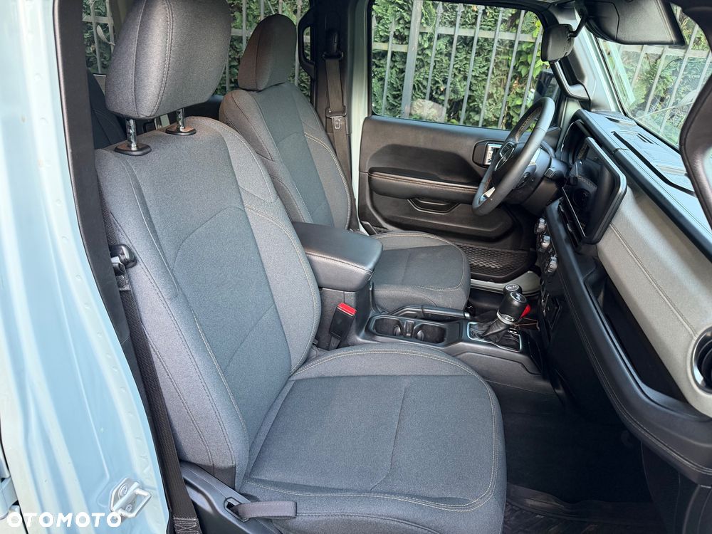 Jeep Wrangler - 25