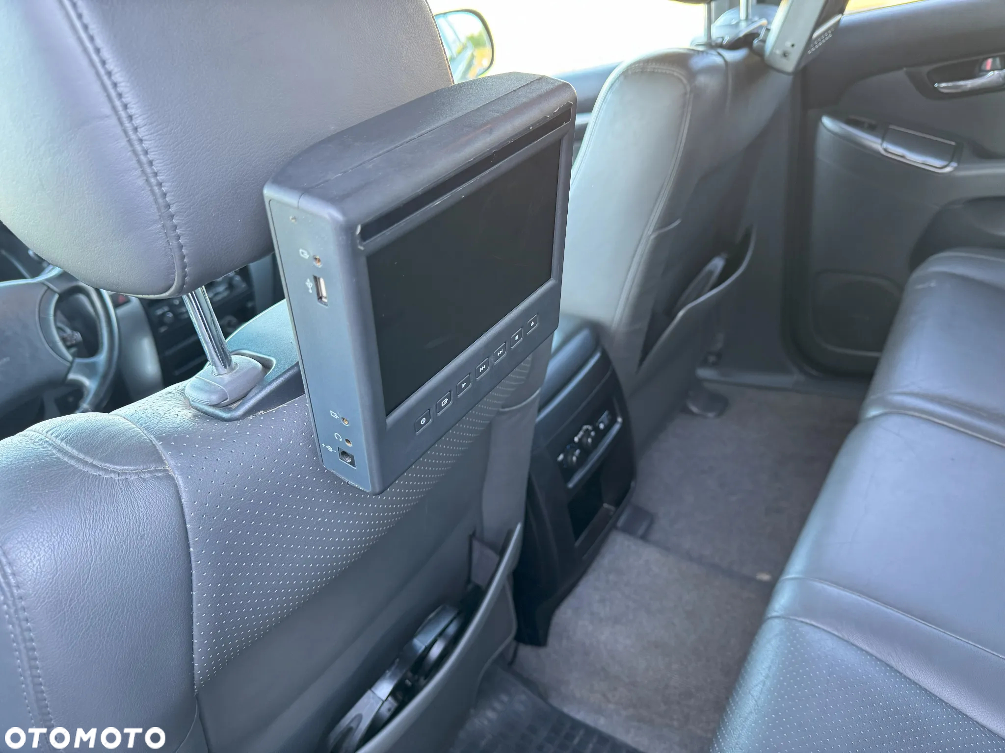 Toyota Land Cruiser - 10