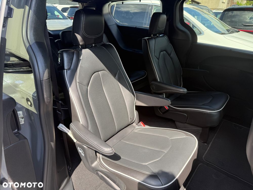 Chrysler Pacifica - 28