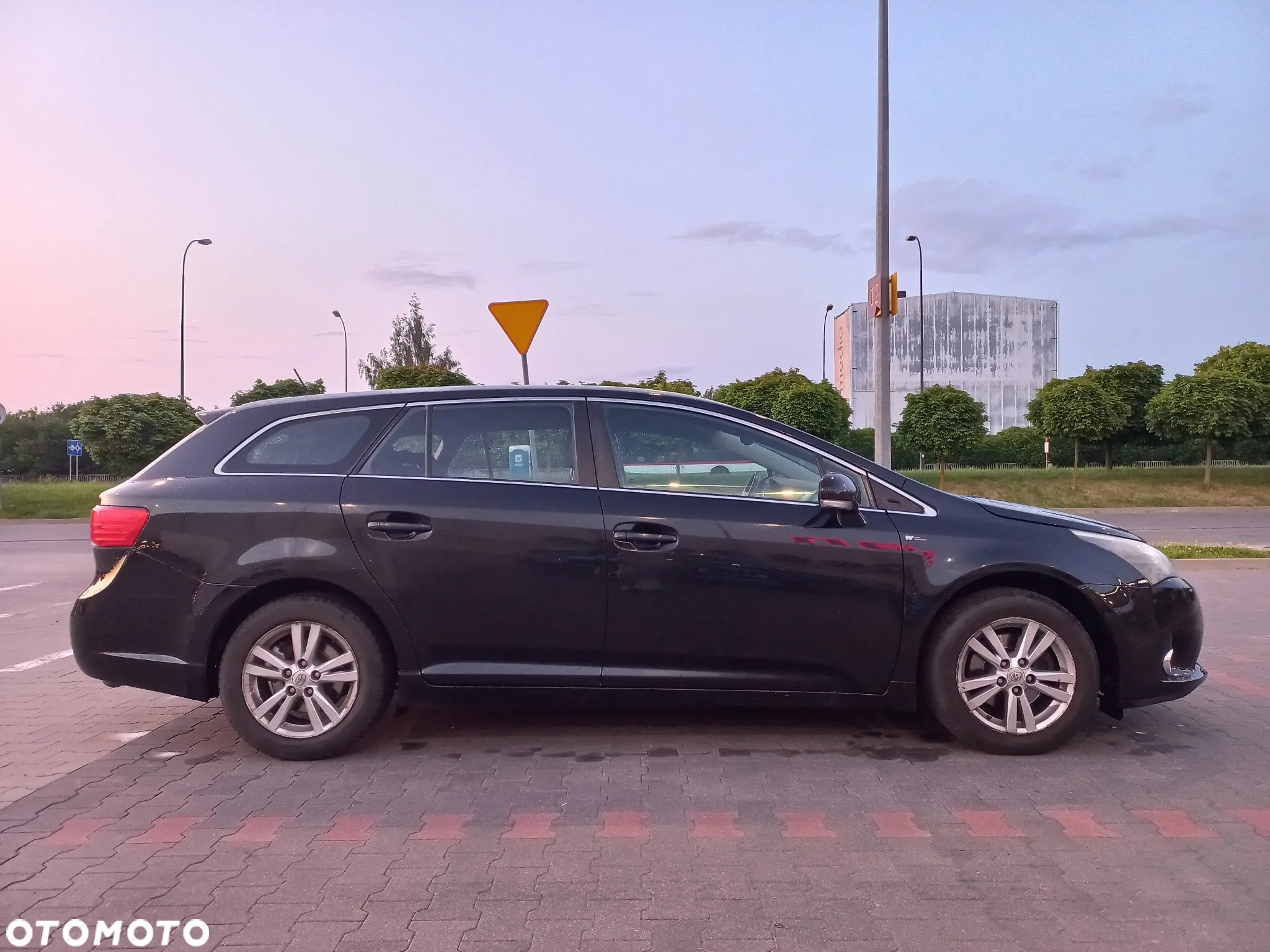 Toyota Avensis 2.0 D-4D Sol - 8