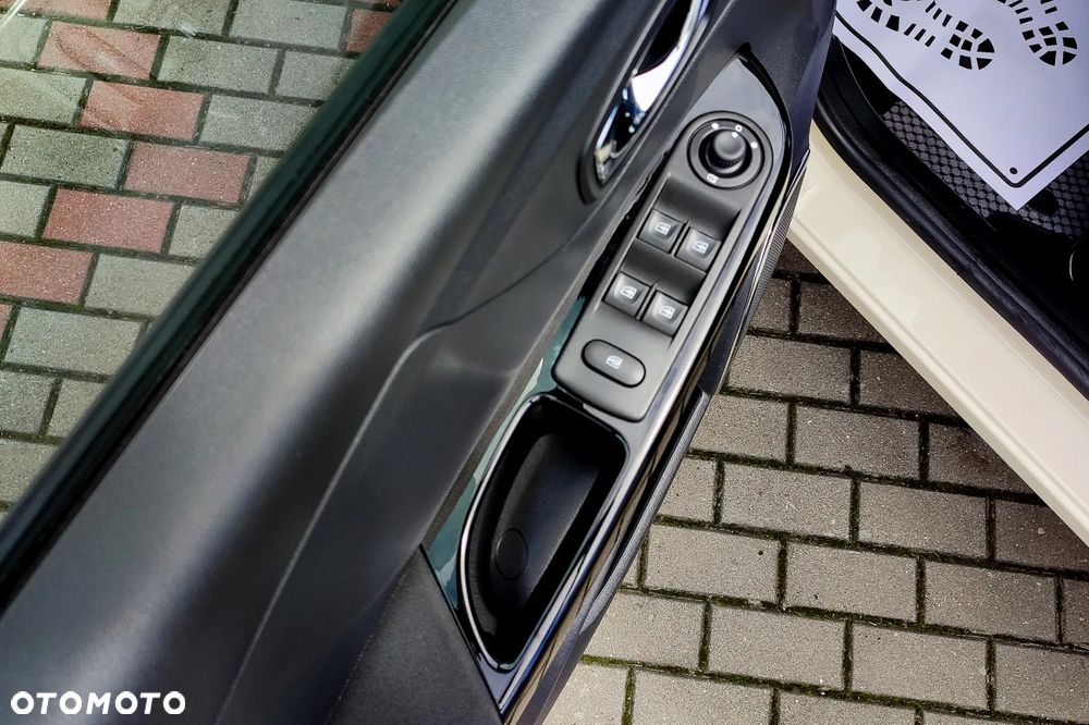 Renault Captur ENERGY TCe 120 EDC LIMITED - 16