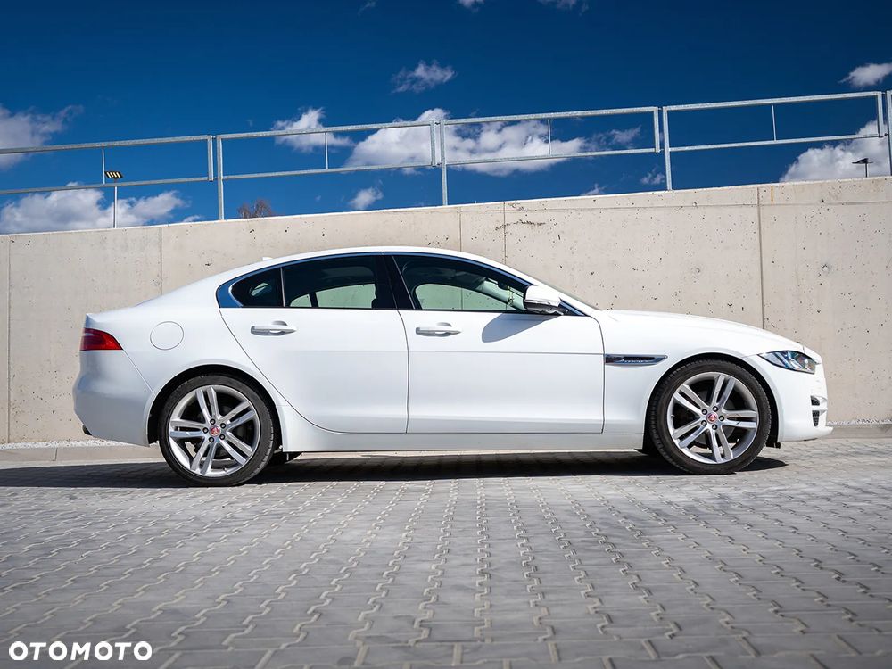 Jaguar XE 20d Pure - 10