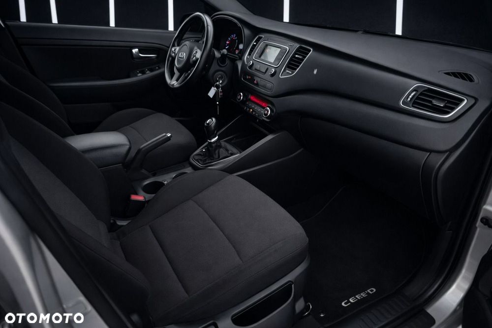 Kia Carens - 10