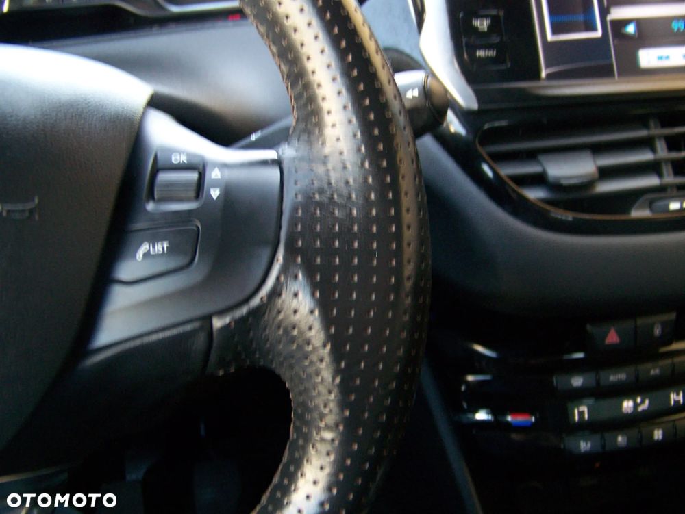 Peugeot 208 95 VTI Allure - 22