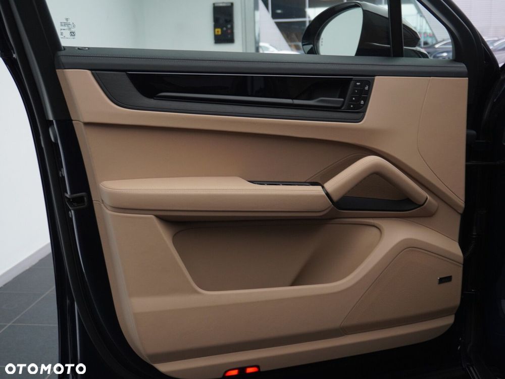 Porsche Cayenne E-Hybrid PHEV Black Edition - 15