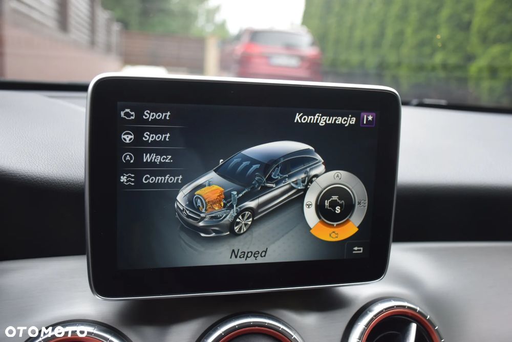 Mercedes-Benz CLA 200 7G-DCT UrbanStyle Edition - 27