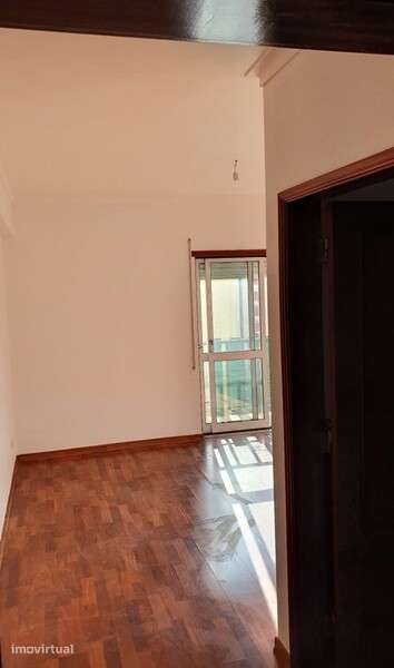 Apartamento T3 - Imóvel ocupado não disponível para visitas - Grande imagem: 4/10
