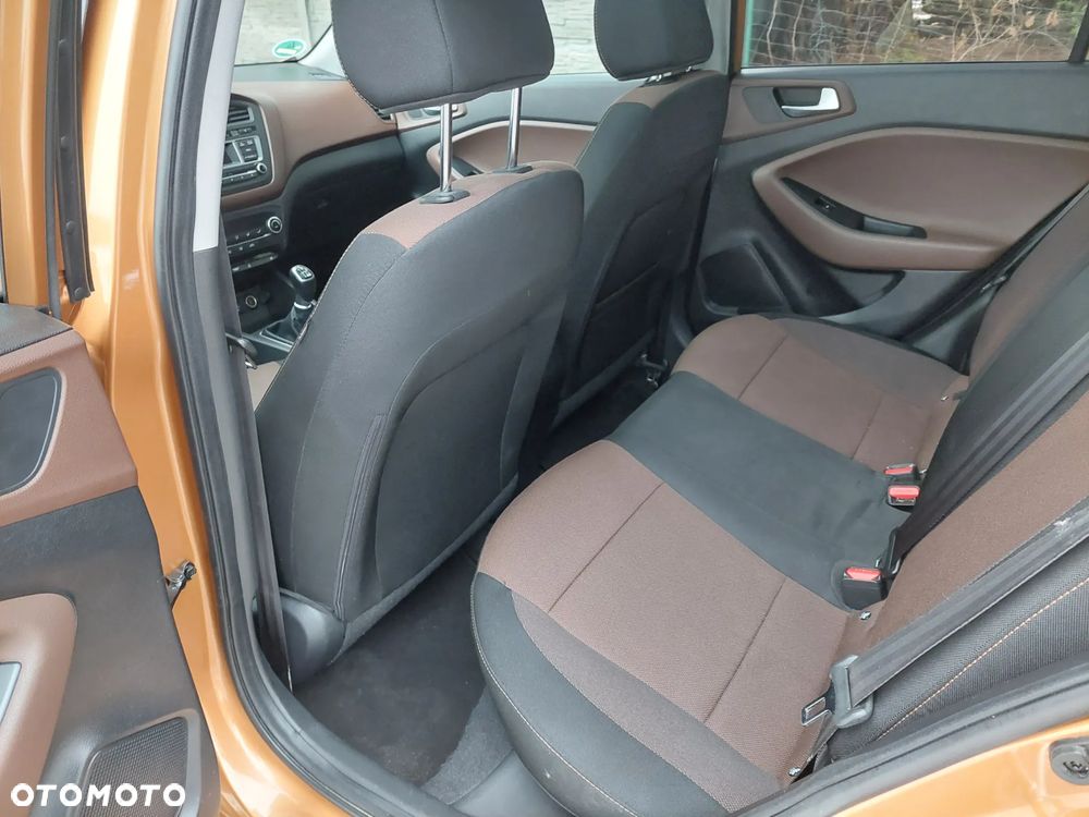 Hyundai i20 1.4 YES Gold - 12