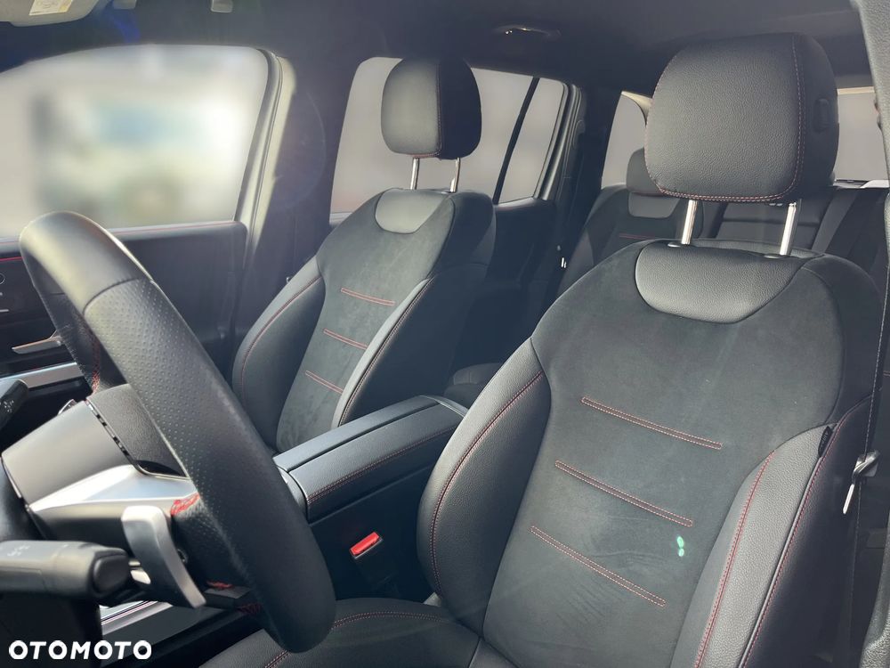Mercedes-Benz GLB - 10
