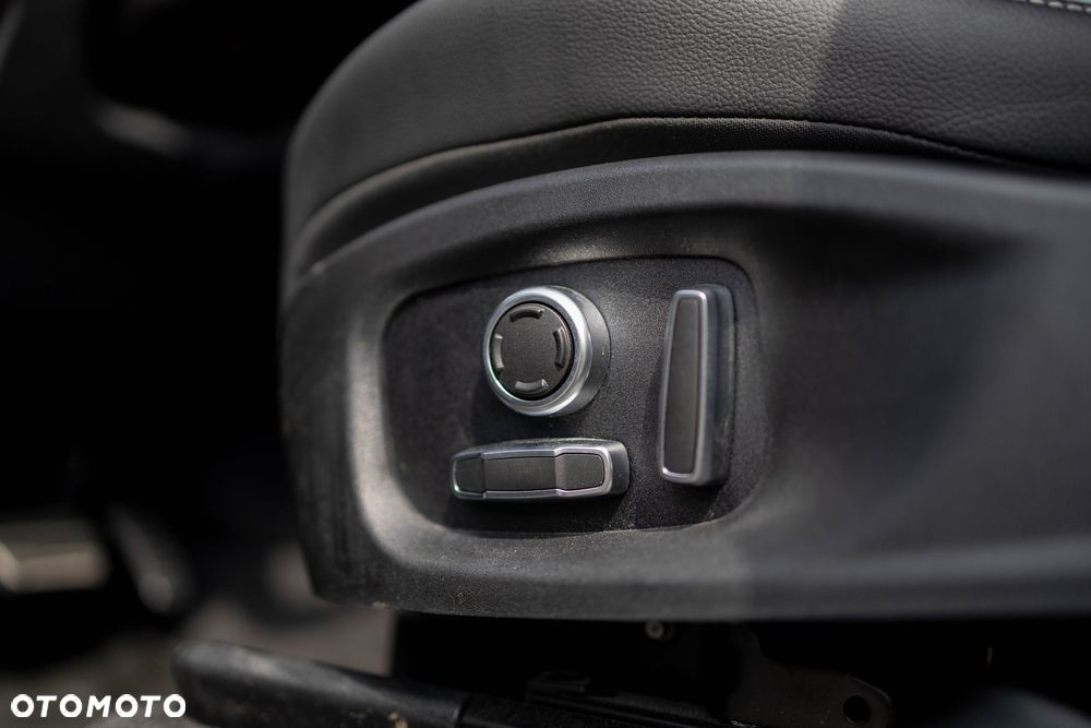 Jaguar E-Pace P250 AWD R-Dynamic Black - 15